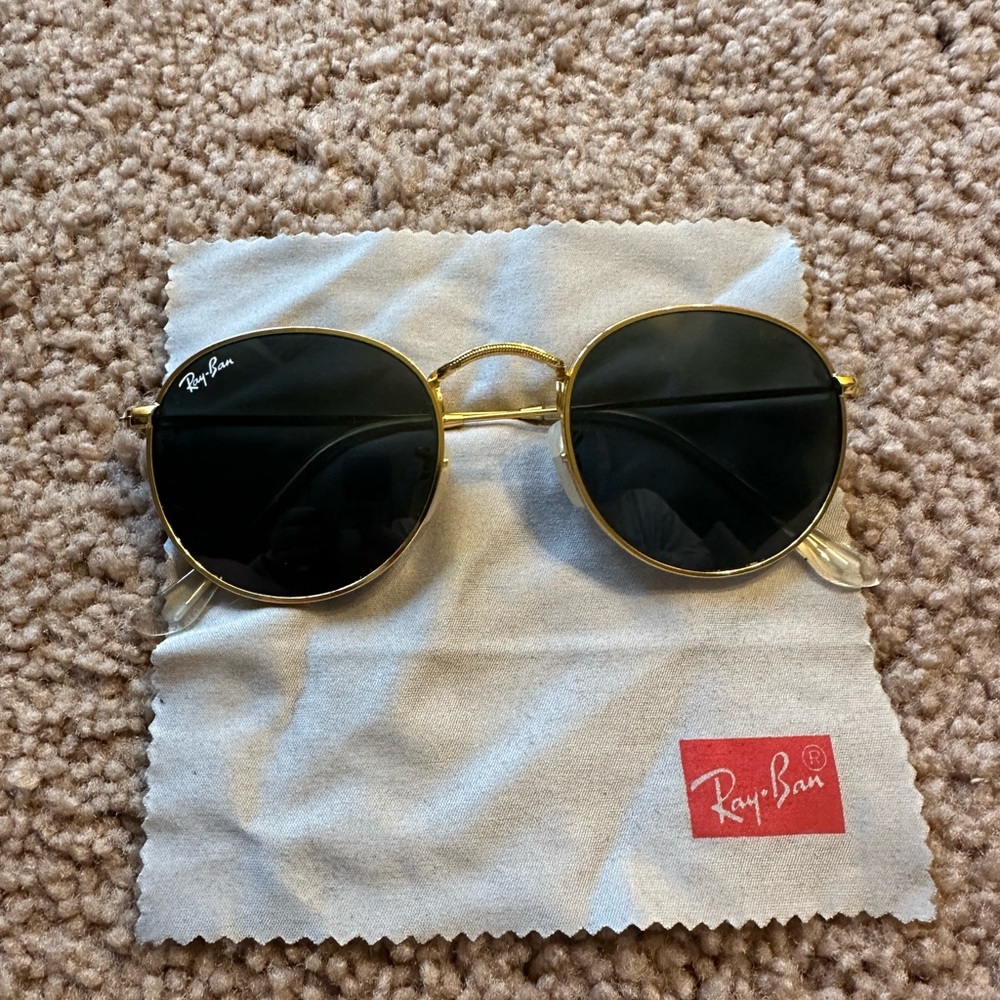 Perfect Condition Round Ray Bans